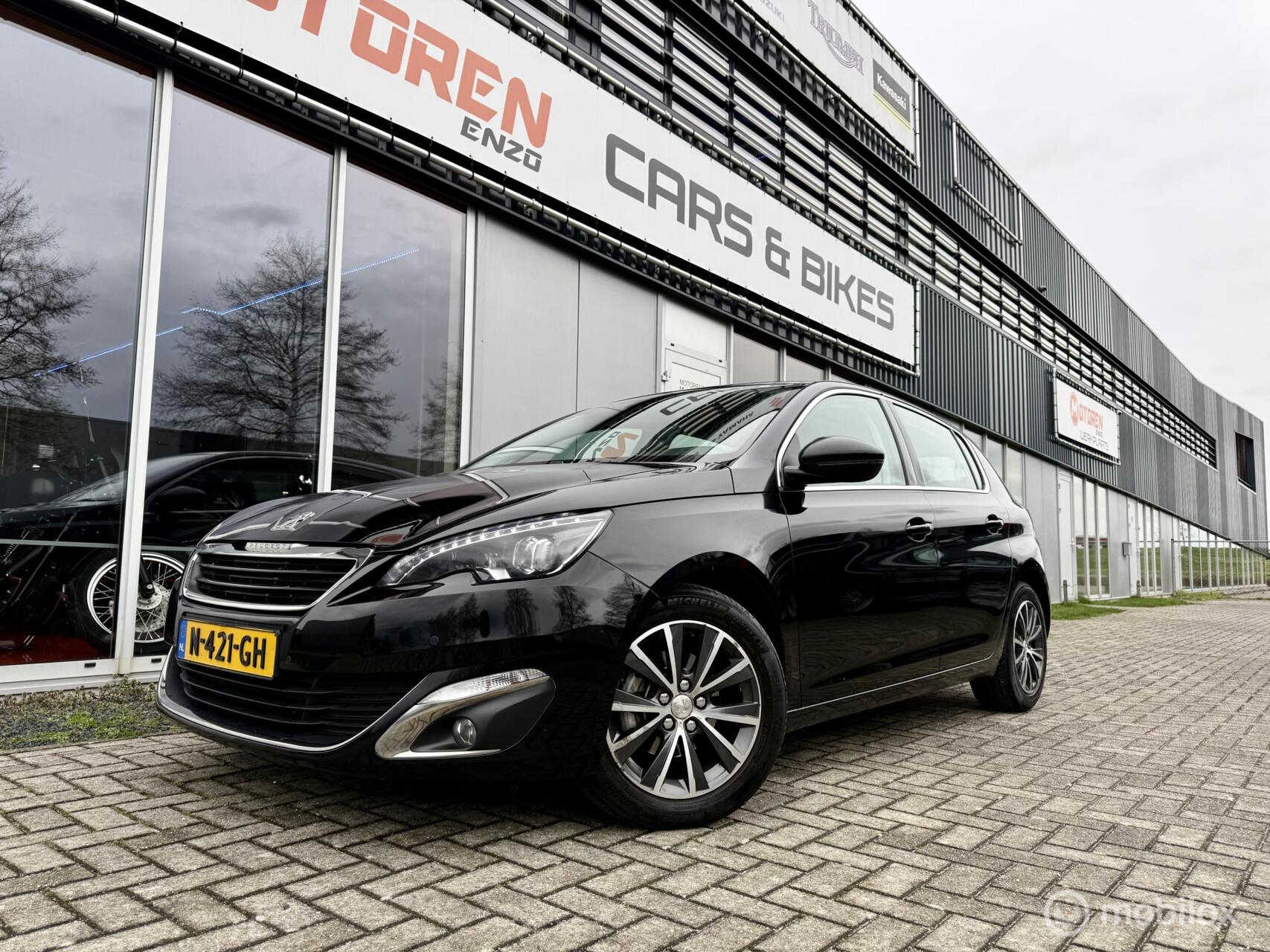 Peugeot 308 1.6 HDI  Automaat Premium Leder STRAKKE AUTO 2016 - voorkant