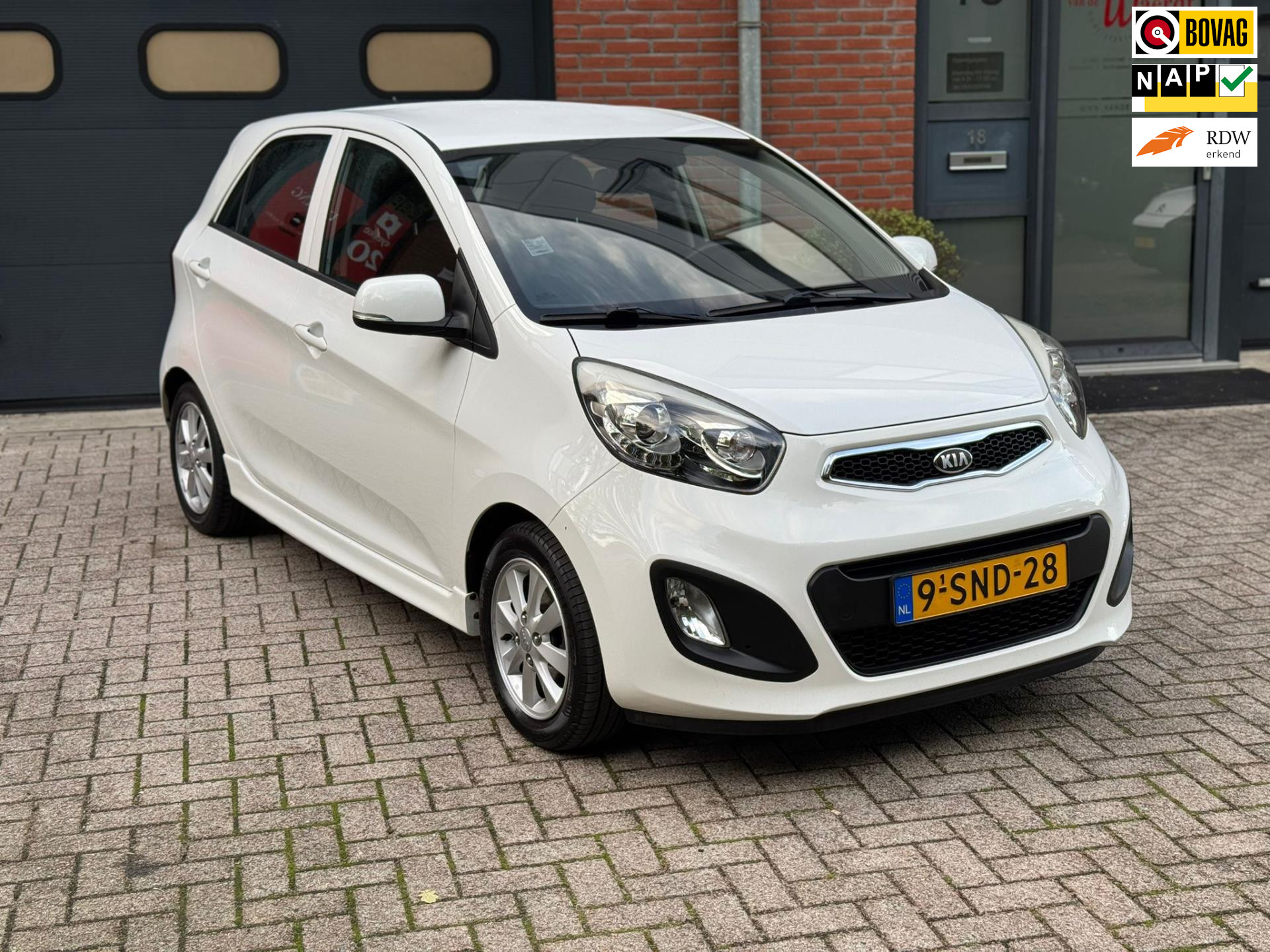 Kia Picanto 1.0 CVVT ISG Plus Pack|LED|Onderhouden|APK|Elek.pakket|NAP|AIRCO|Luxe Uitvoering|BOVAG Erkend 2013 - voorkant