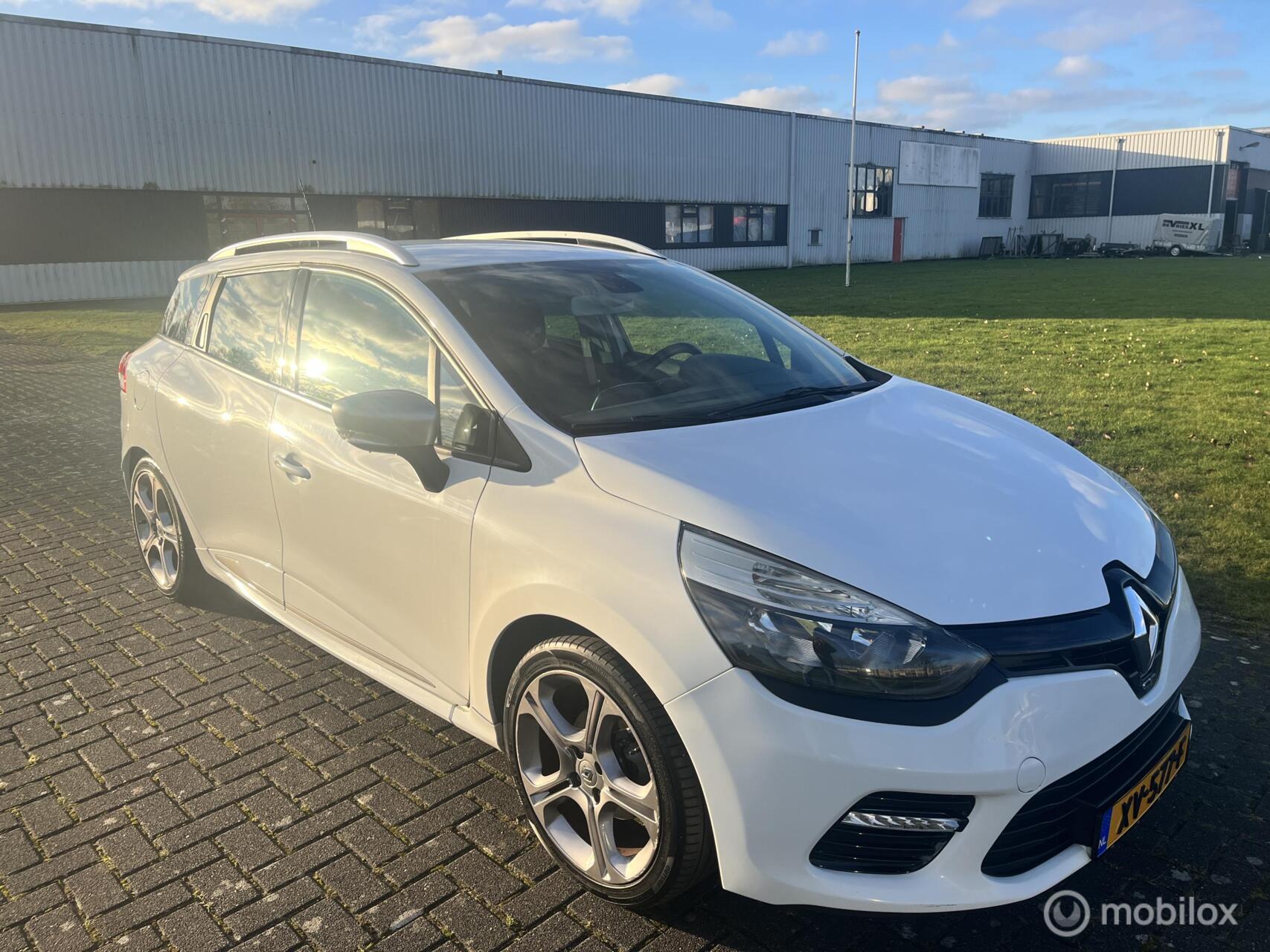 Renault Clio 1.2 GT Automaat / Airco / Cruise / Navi / APK / PDC / 2016 - voorkant