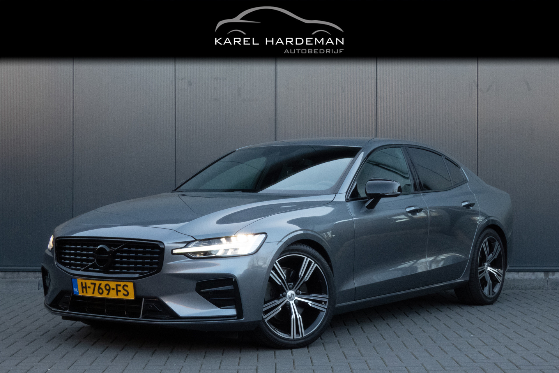 Volvo S60 2.0 T4 R-Design | ACC | STOELVERWARMING | POLESTAR ENGINEERED | ELEKTRISCH VERSTELBARE STOELEN 2020 - voorkant