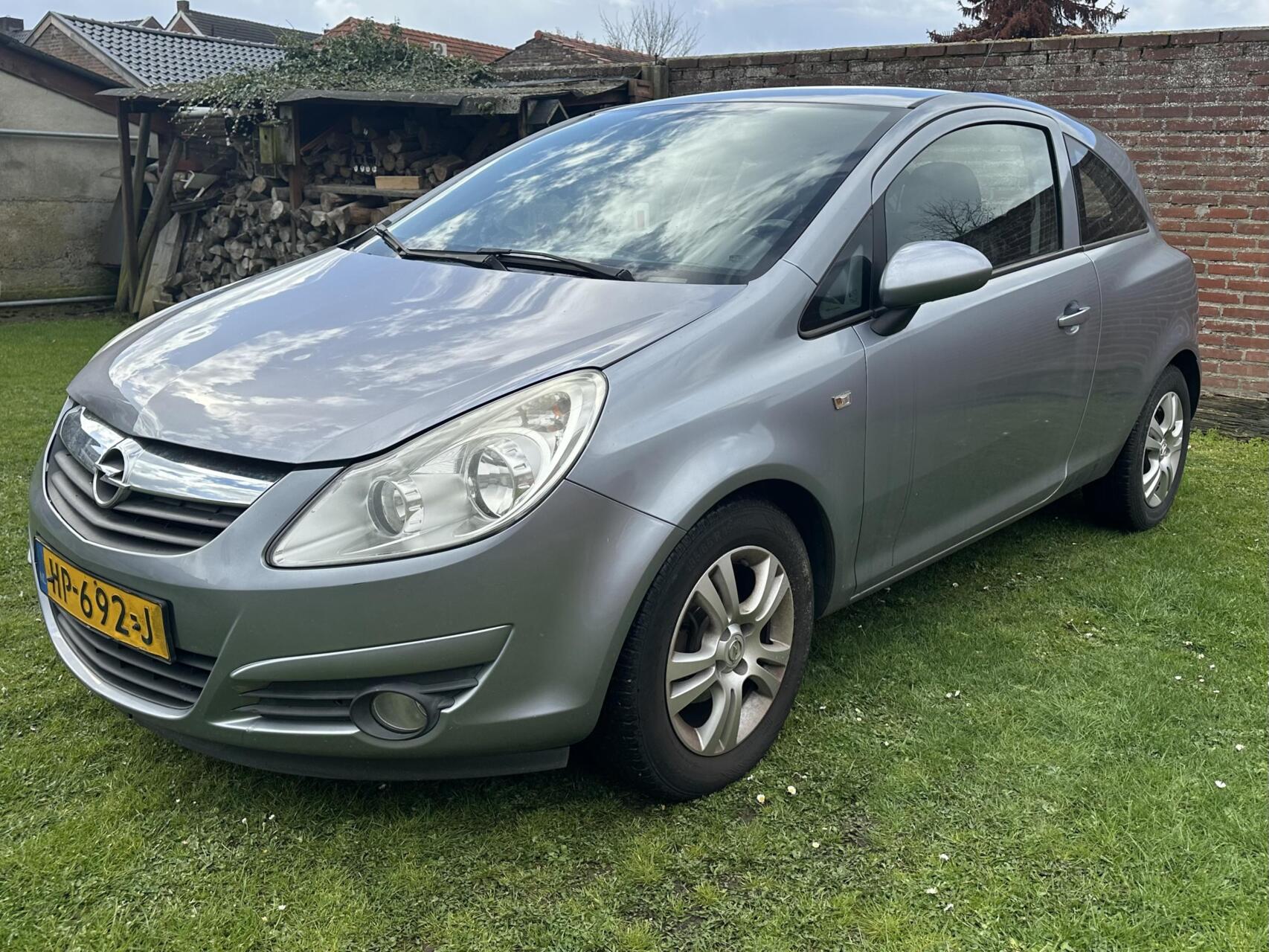 Opel Corsa 1.4-16V Cosmo ketting hoorbaar export handel 2009 - voorkant