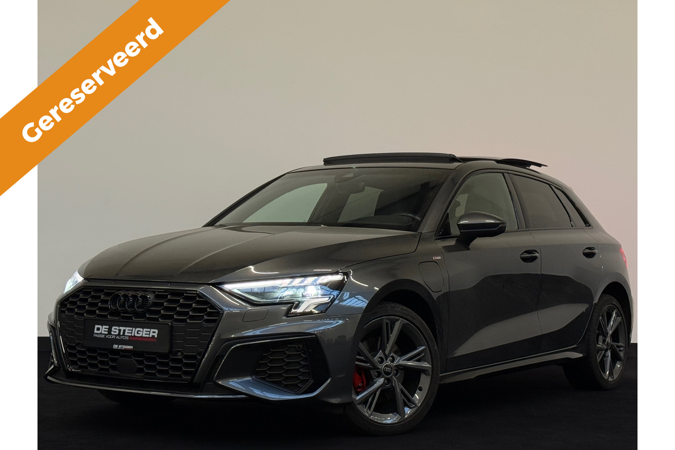 Audi A3 40 TFSIe 40 TFSI e 3 x S-line ACC Pano Sfeer Camera 2023 - voorkant