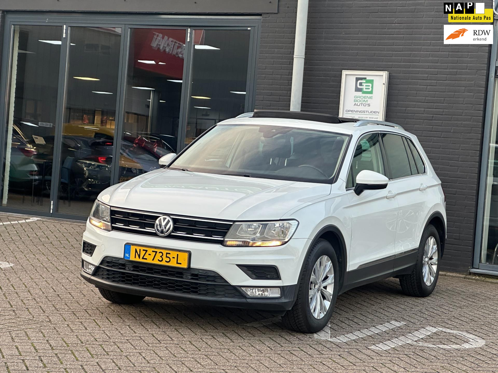 Volkswagen Tiguan 1.4 TSI ACT Comfortline Business/PANO-DAK/CARPLAY/NAVI/NETTE STAAT!! 2017 - voorkant