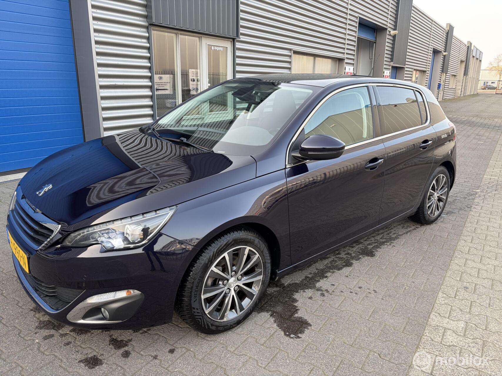 Peugeot 308 1.2 PureTech Allure 2017 - voorkant