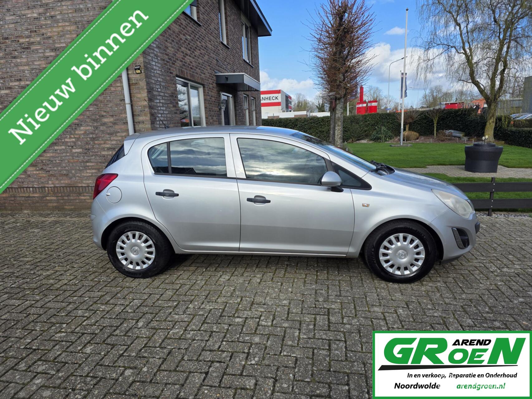 Opel Corsa 1.2-16V Cosmo met airco apk 03-27 2011 - voorkant