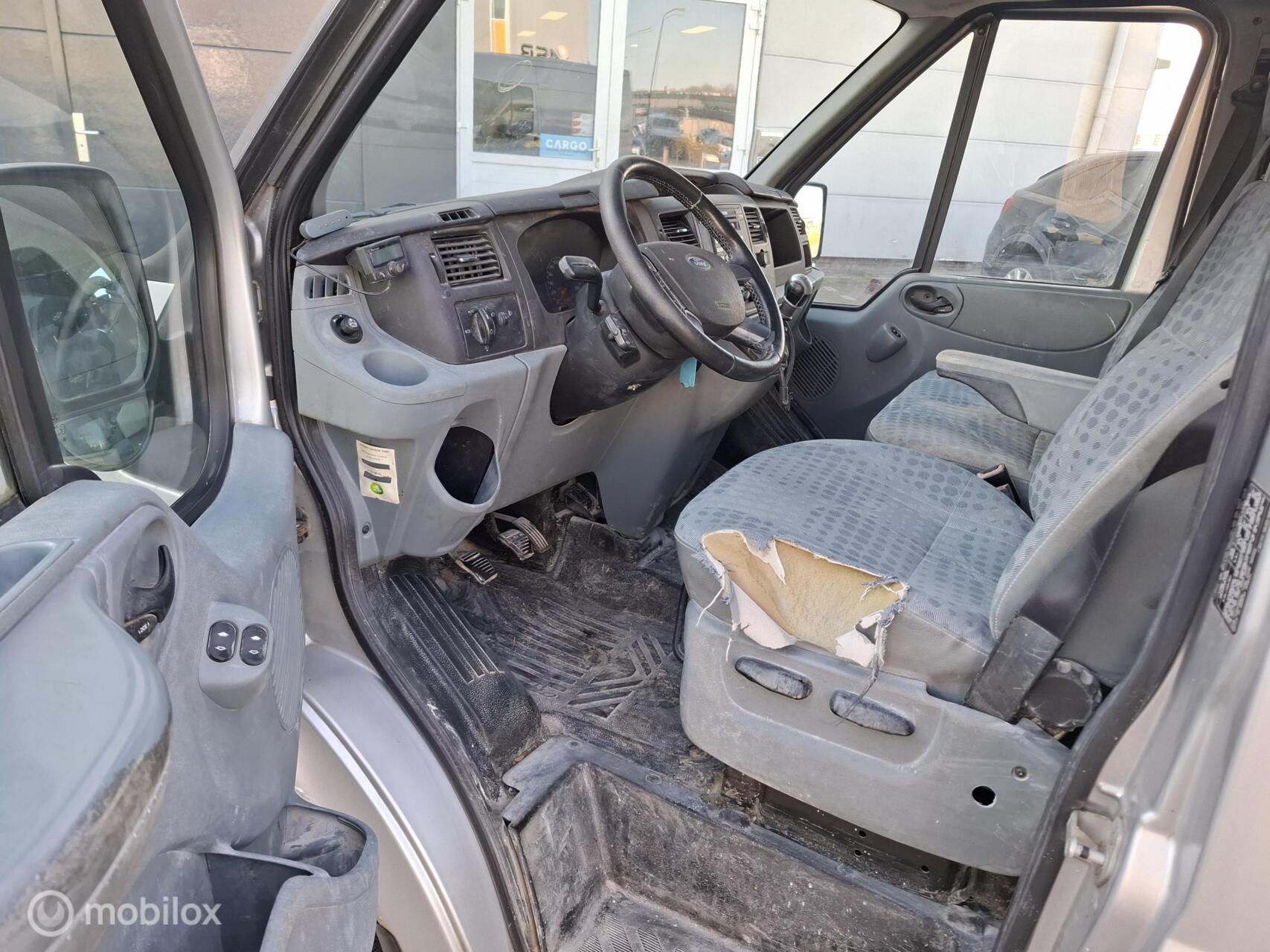 Foto van Ford Transit 330m FD Van 140 4.93