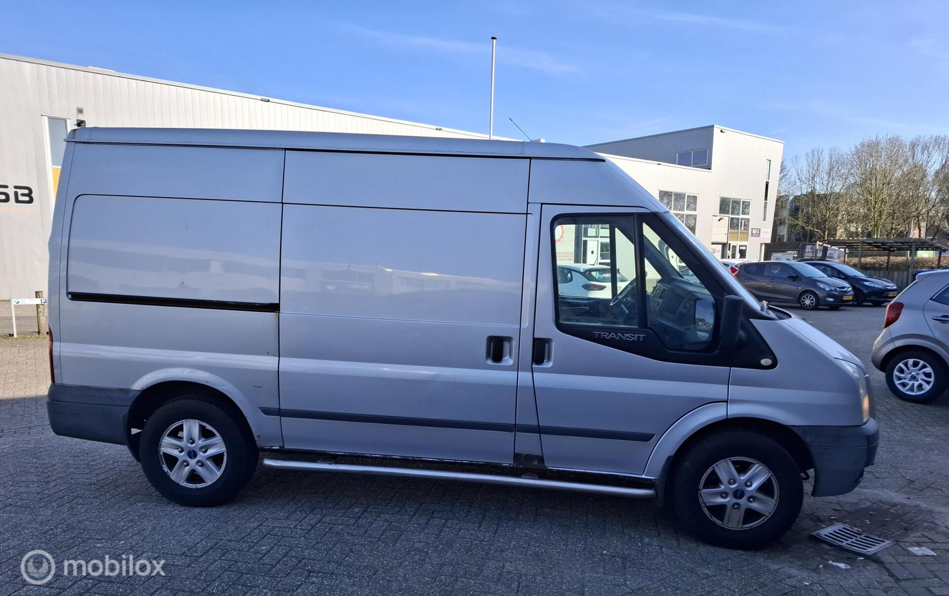 Foto van Ford Transit 330m FD Van 140 4.93