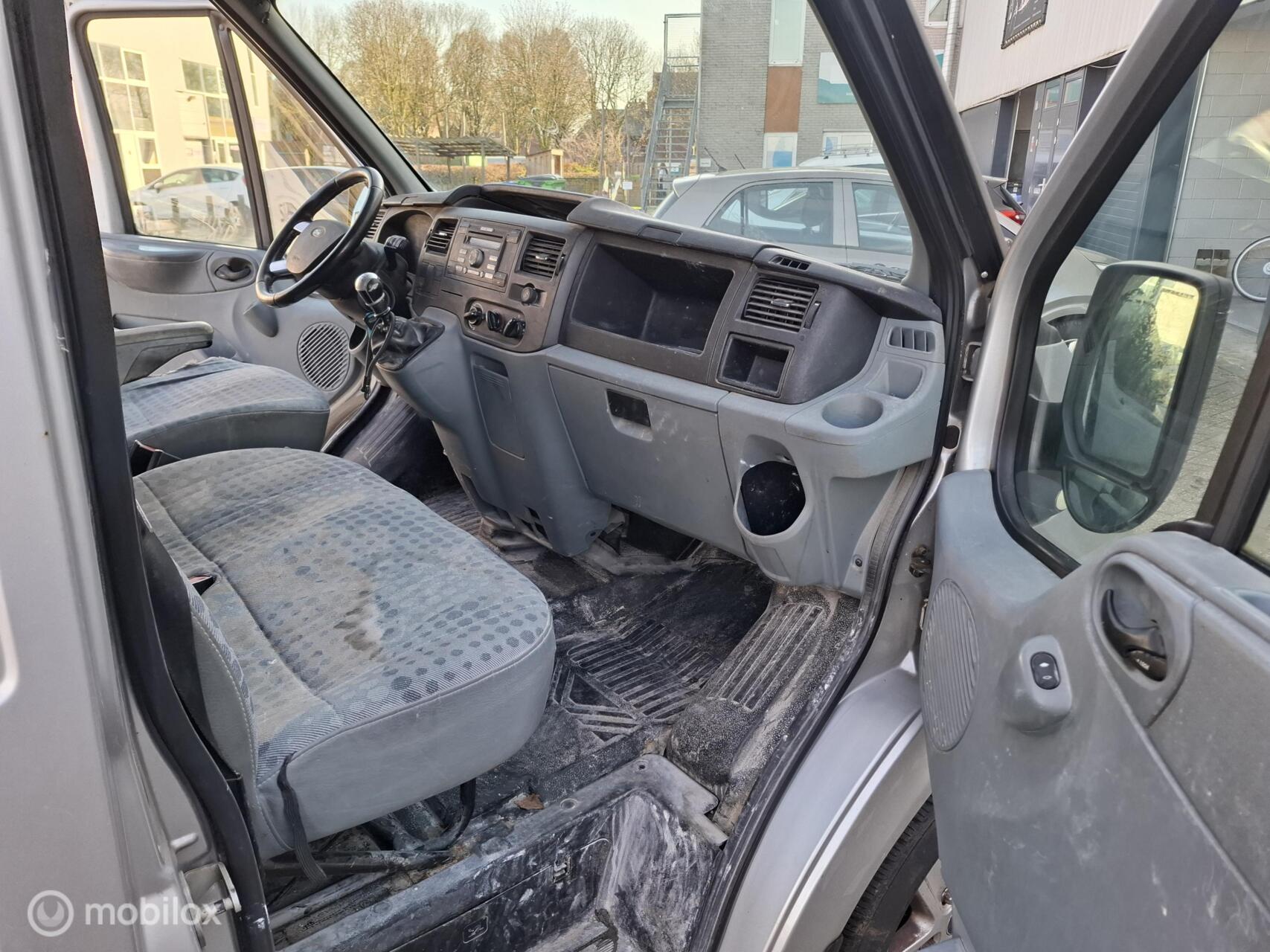 Foto van Ford Transit 330m FD Van 140 4.93