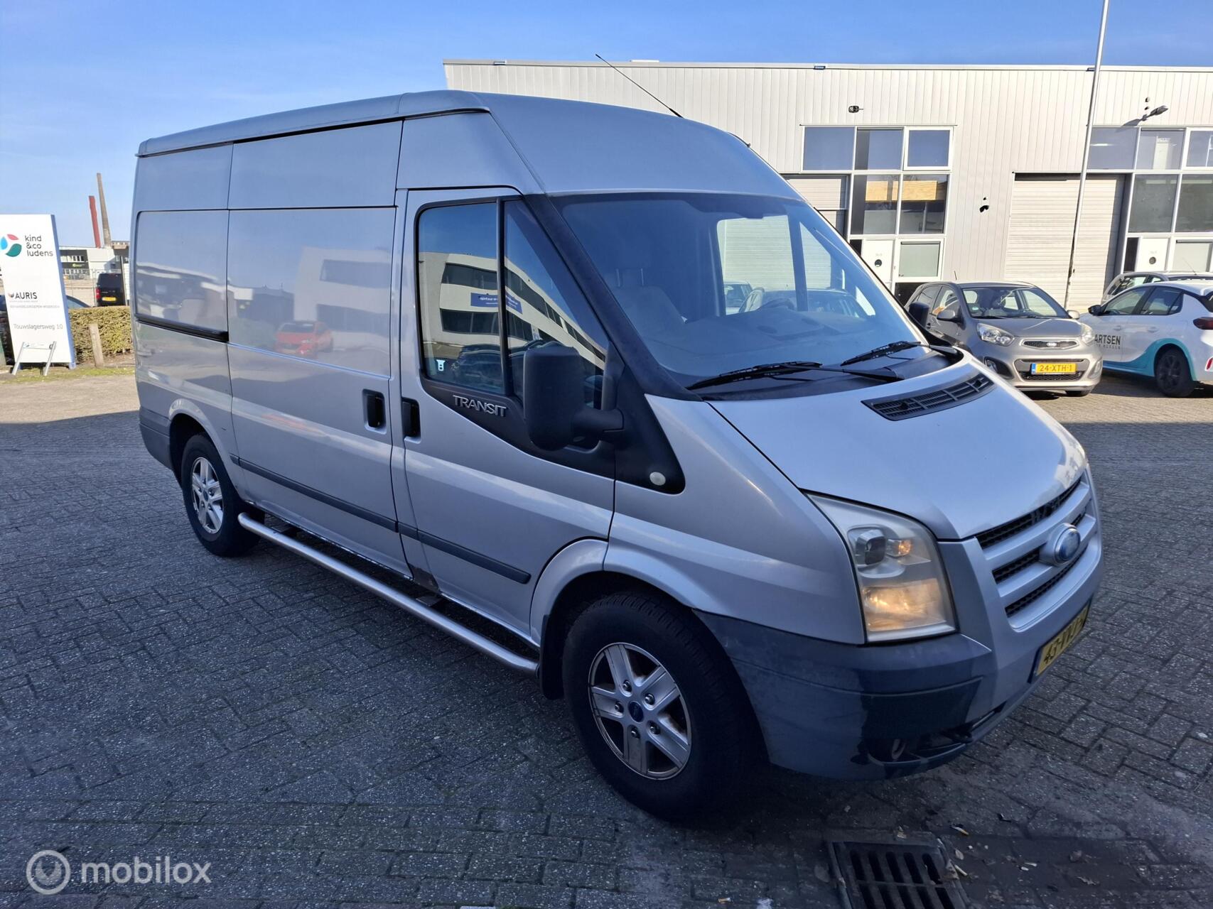 Foto van Ford Transit 330m FD Van 140 4.93