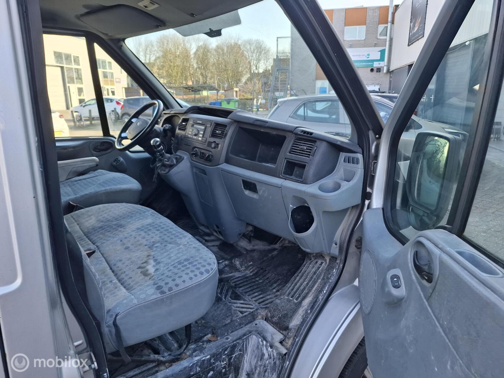 Foto van Ford Transit 330m FD Van 140 4.93