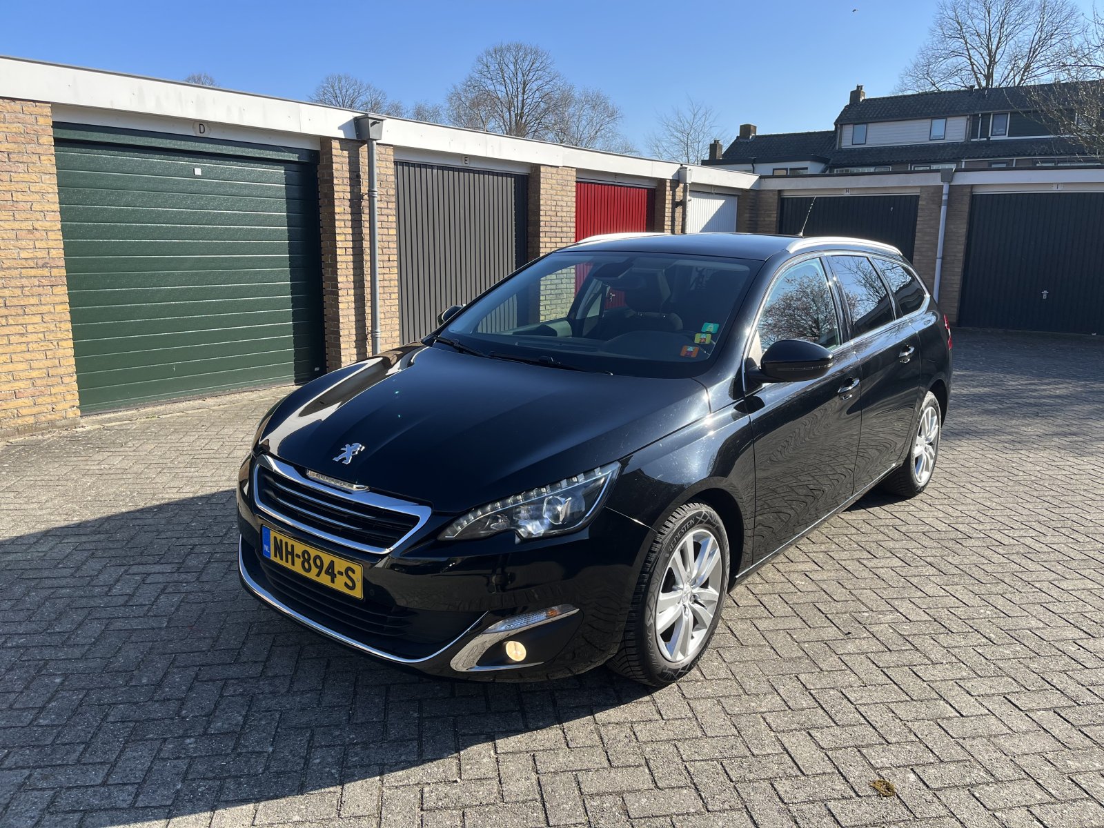 Peugeot 308 SW 1.2 PureTech Allure 2017 - voorkant