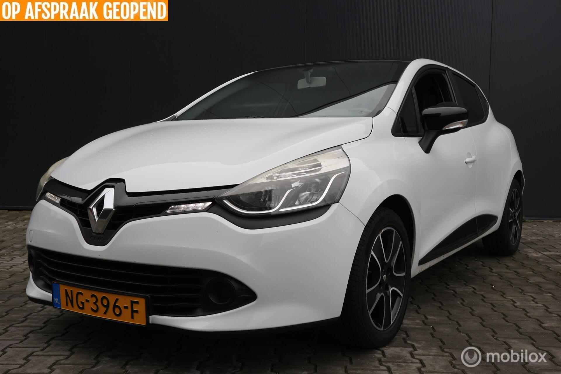 Renault Clio 1.2 16V 4-Cilinder AIRCO/NAVIGATIE/PDC/LMV 2013 - voorkant