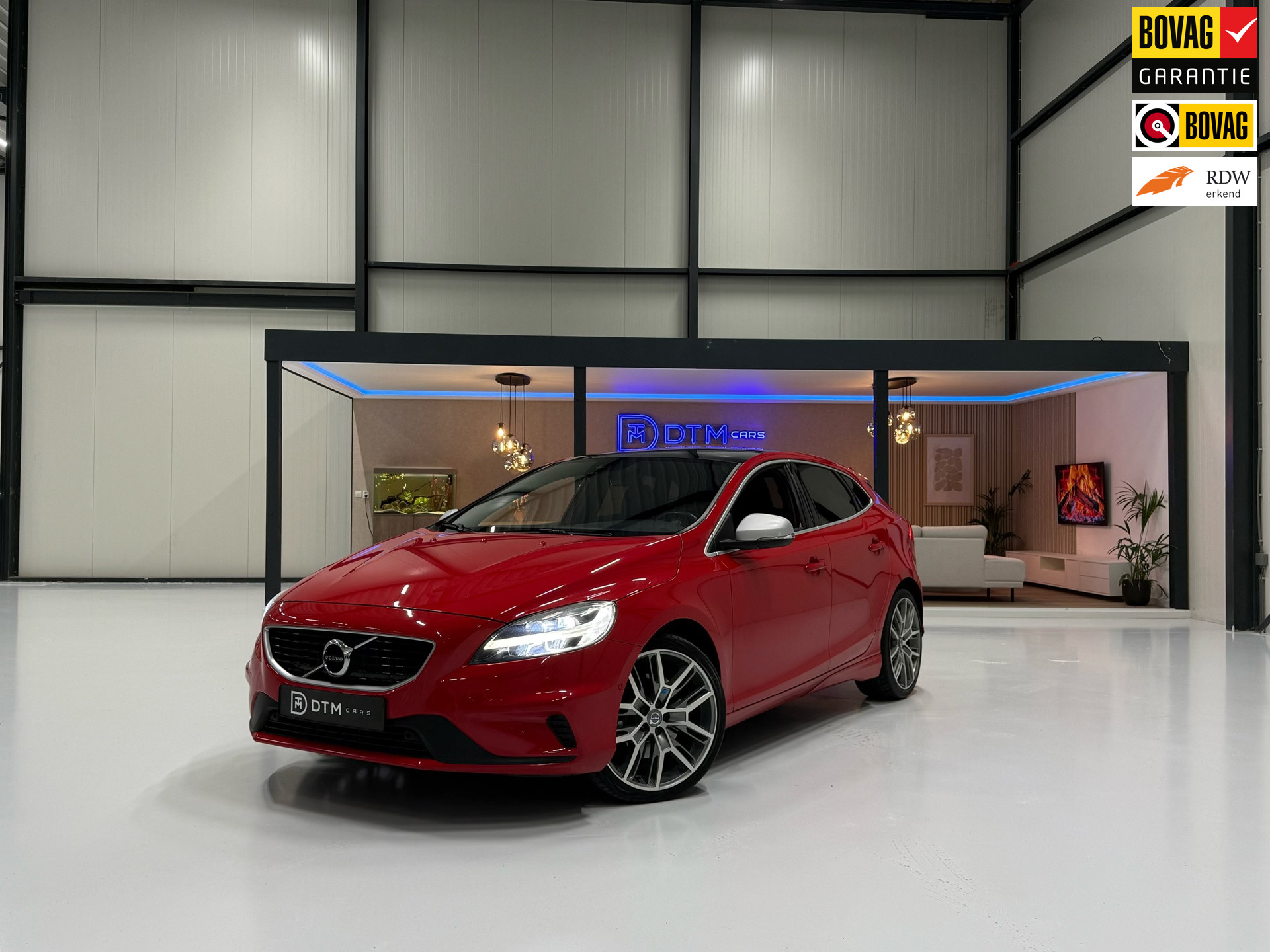 Volvo V40 2.0 T4 Business Sport R-Design Navi Pano Nap Pdc Camera Cruise Leder Stoelverw. 2018 - voorkant