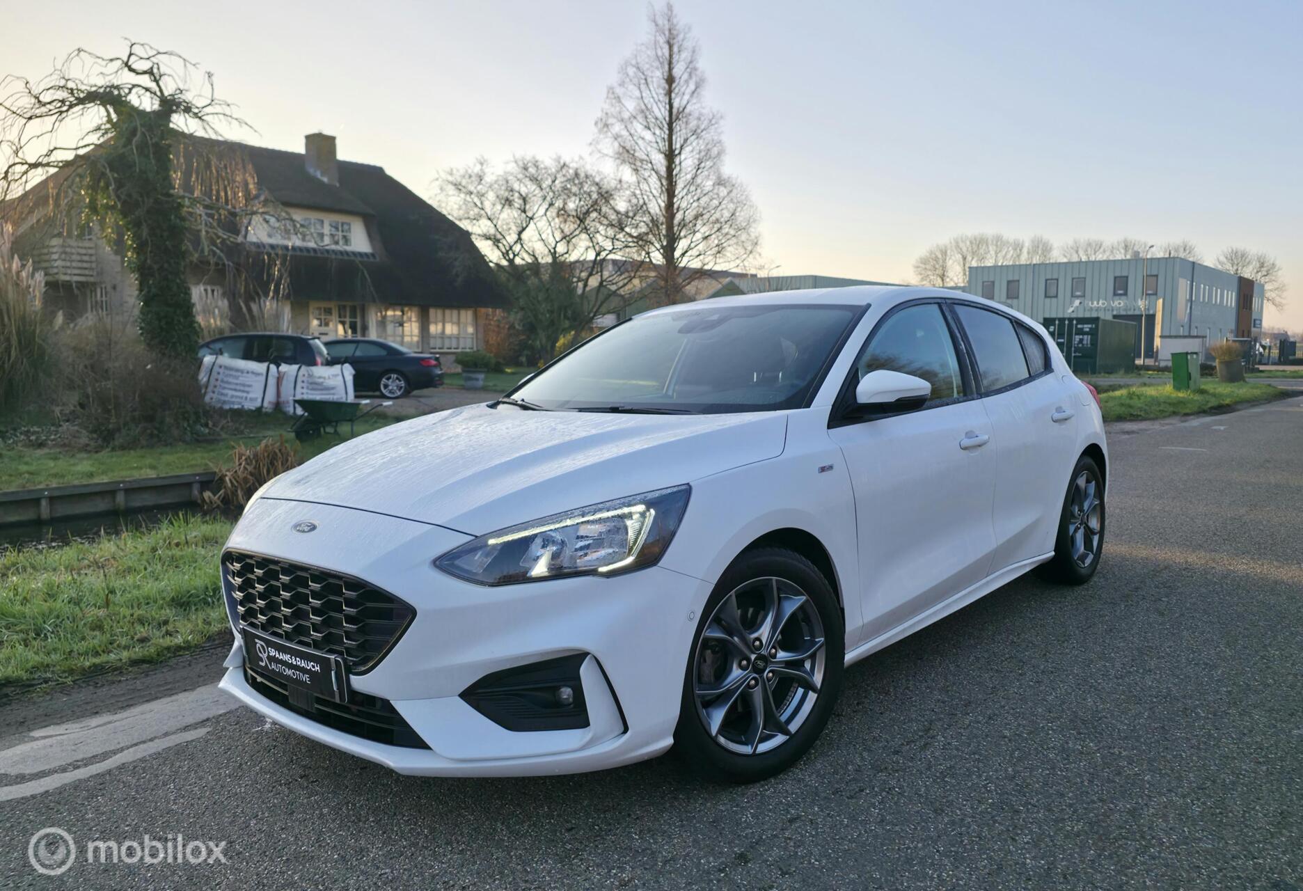 Ford Focus 1.0 EcoBoost ST-Line / Navi / Camera / Carplay 2020 - voorkant