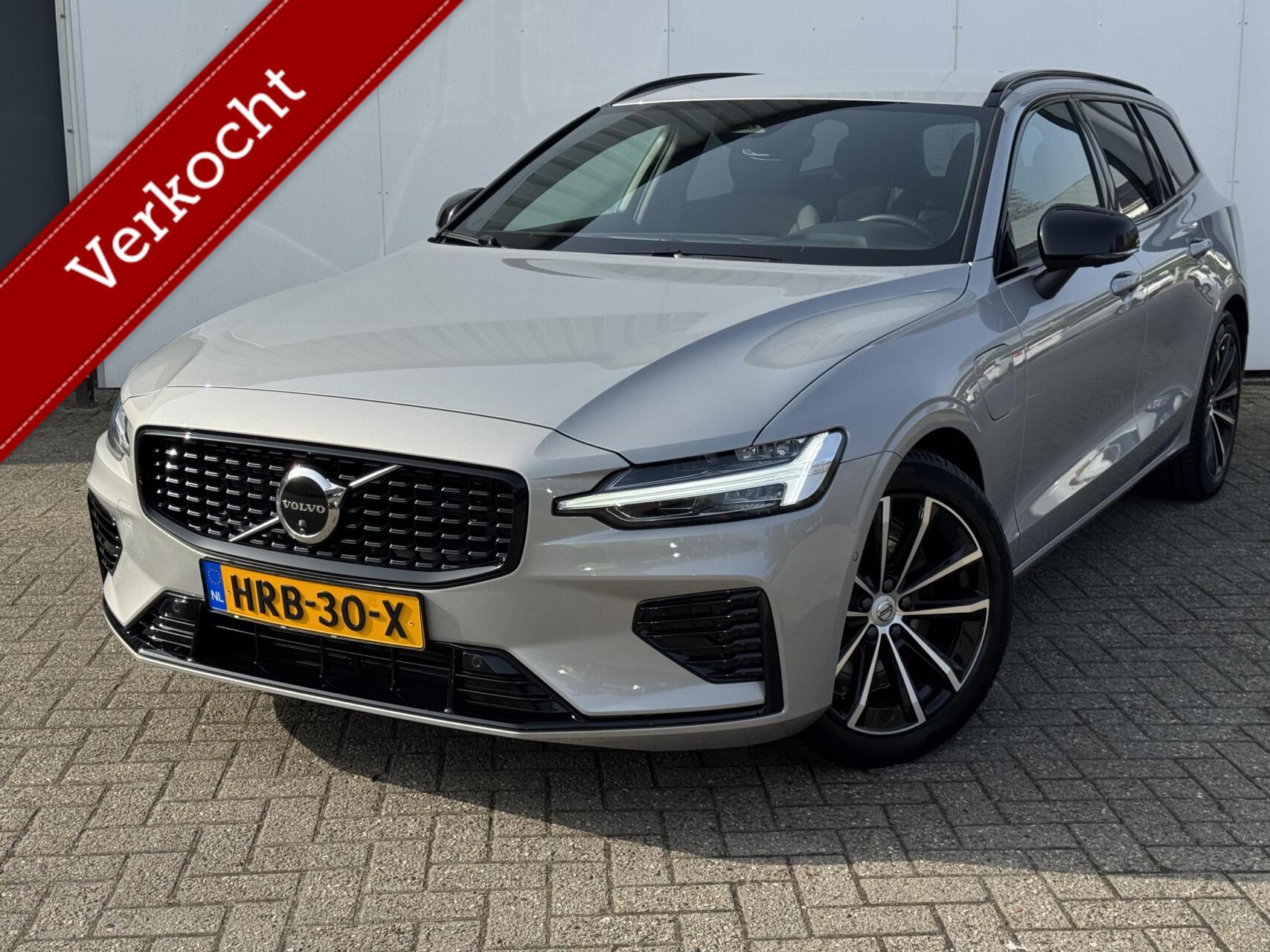 Volvo V60 2.0 T6 Plug-in hybrid AWD Plus Dark|HK audio|360 camera|BLIS|Tr.haak 2025 - voorkant
