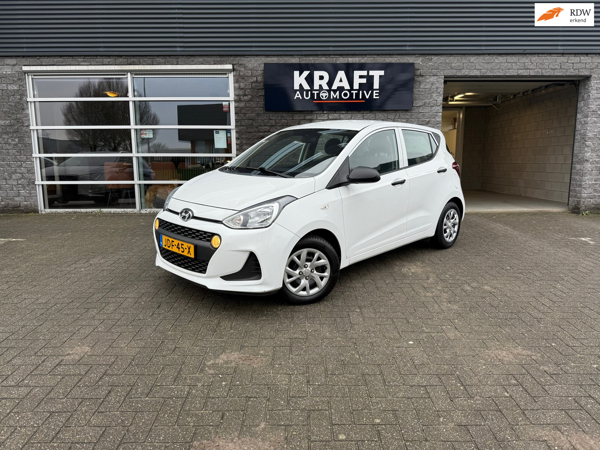 Hyundai I10 1.0i Comfort | 5deurs | nieuwe APK | Top staat! | Lage KM stand! | Speciaal interieur | 2017 - voorkant