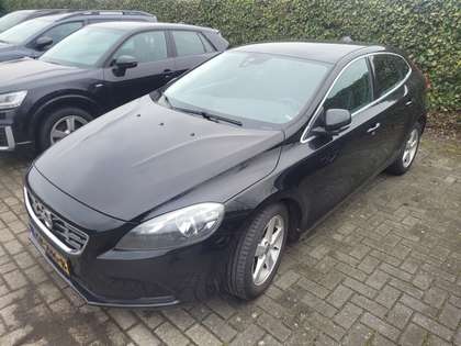 Volvo V40 2.0 D2 Momentum Business 2015 - voorkant