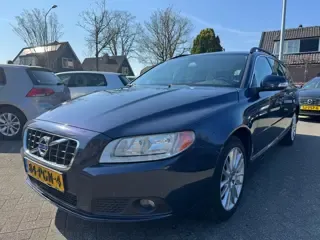 Volvo V70 2.0T Kinetic 2011 - voorkant