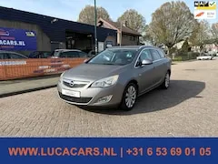 Opel Astra 1.4 Turbo Cosmo 2011 - voorkant