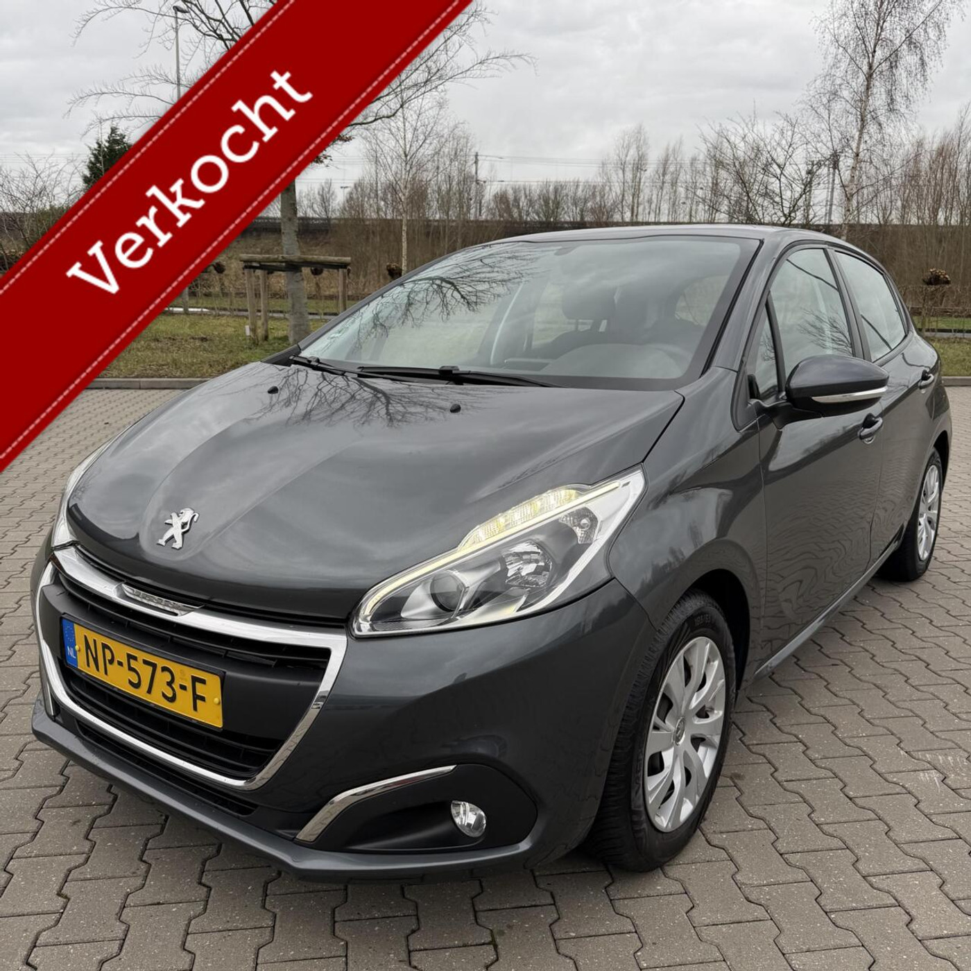 Peugeot 208 1.2 Allure 2017 | Navi | PDC | NW APK 2017 - voorkant