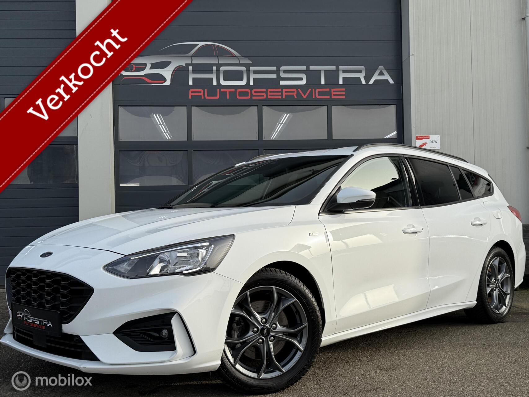 Ford Focus 1.0 EcoBoost Hybrid ST Line X Winterpack Camera CarPlay DAB 2021 - voorkant