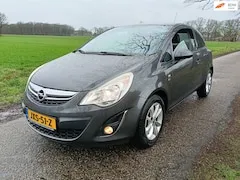 Opel Corsa 1.2-16V Selection 2012 - voorkant