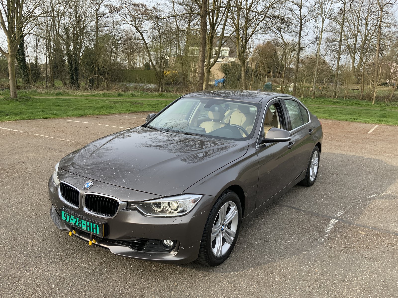 BMW 3-serie 320i High Executive 2013 - voorkant