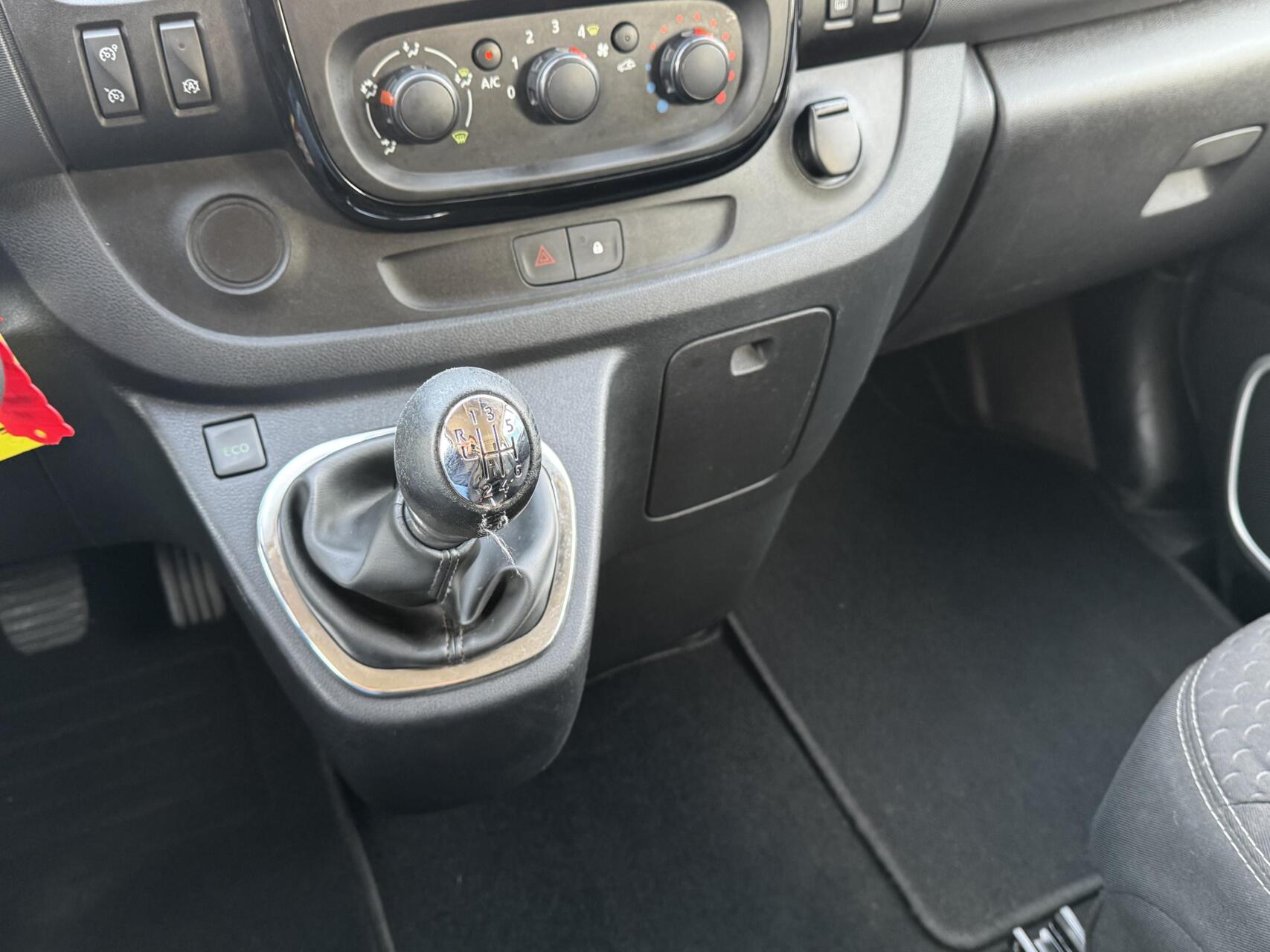Foto van Opel Vivaro-b