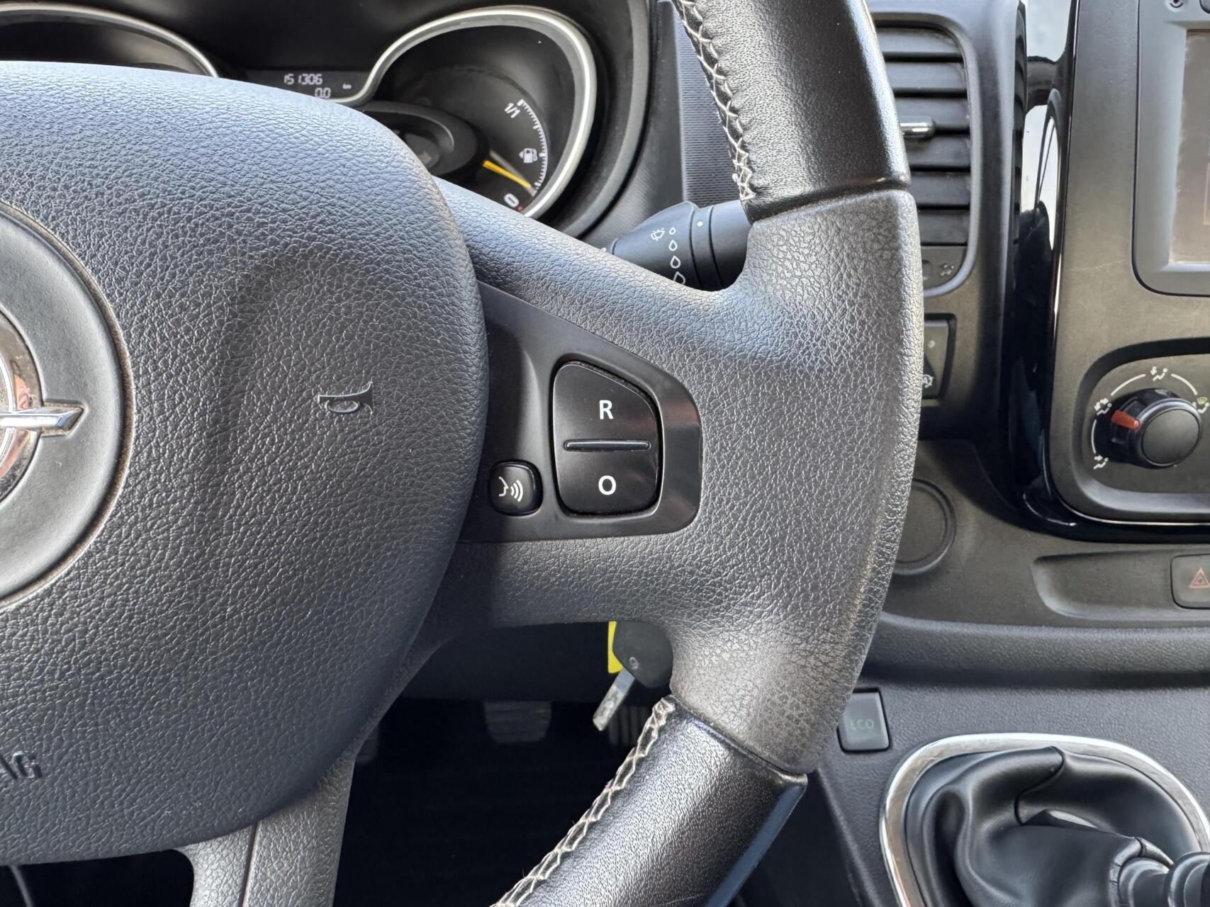 Foto van Opel Vivaro-b