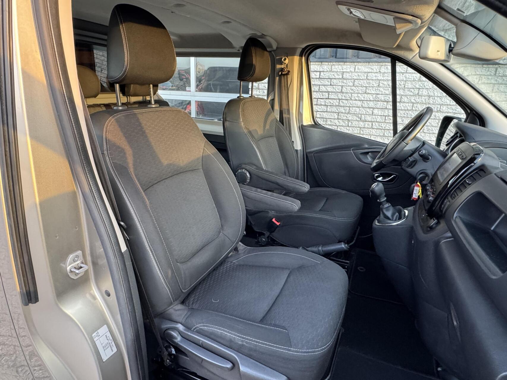 Foto van Opel Vivaro-b