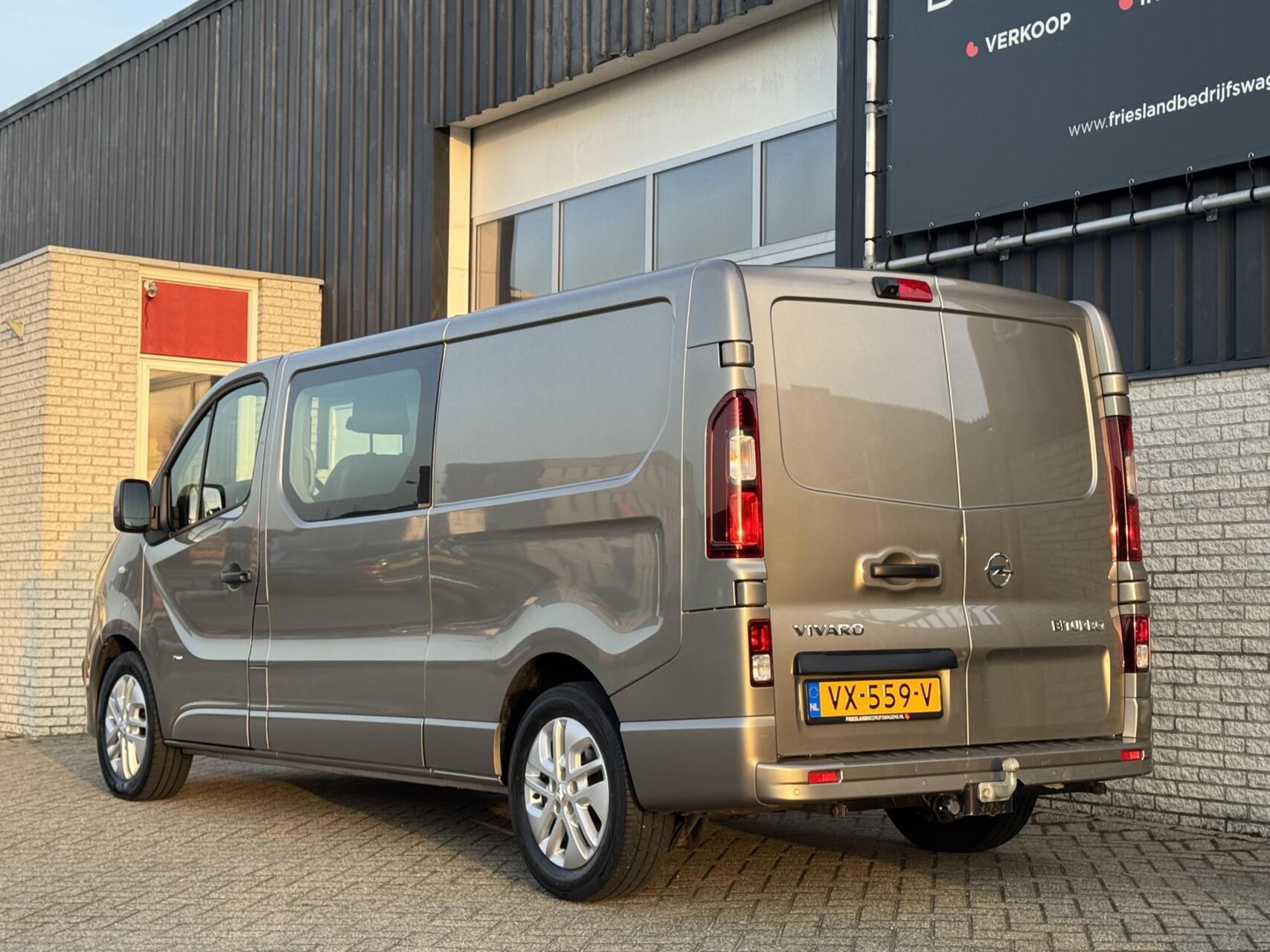 Foto van Opel Vivaro-b