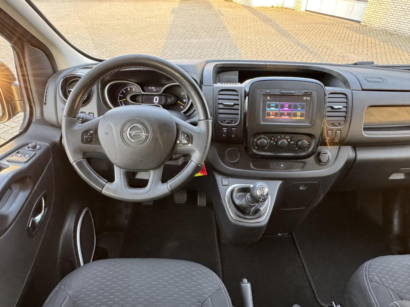Foto van Opel Vivaro-b
