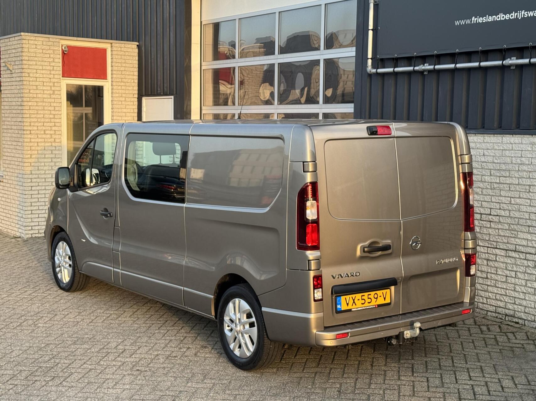Foto van Opel Vivaro-b