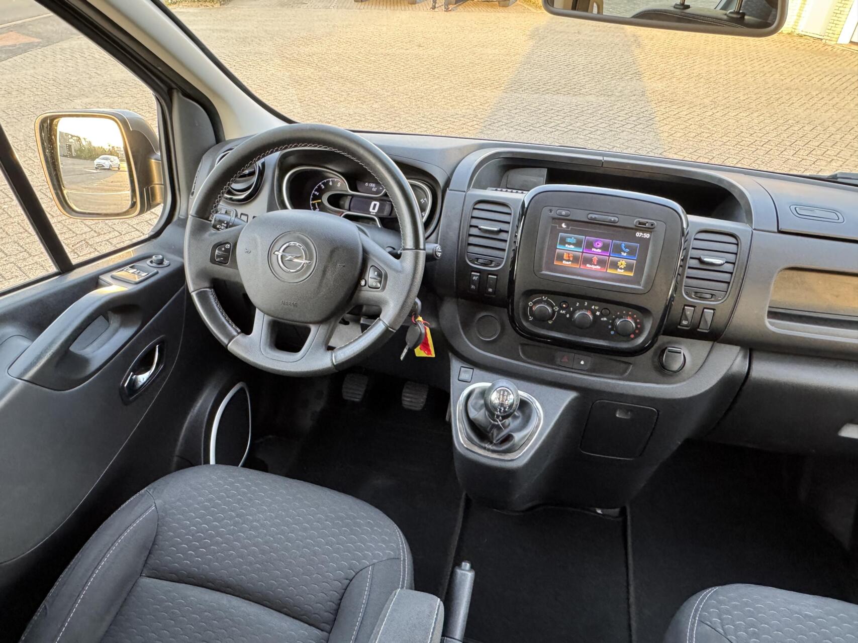 Foto van Opel Vivaro-b