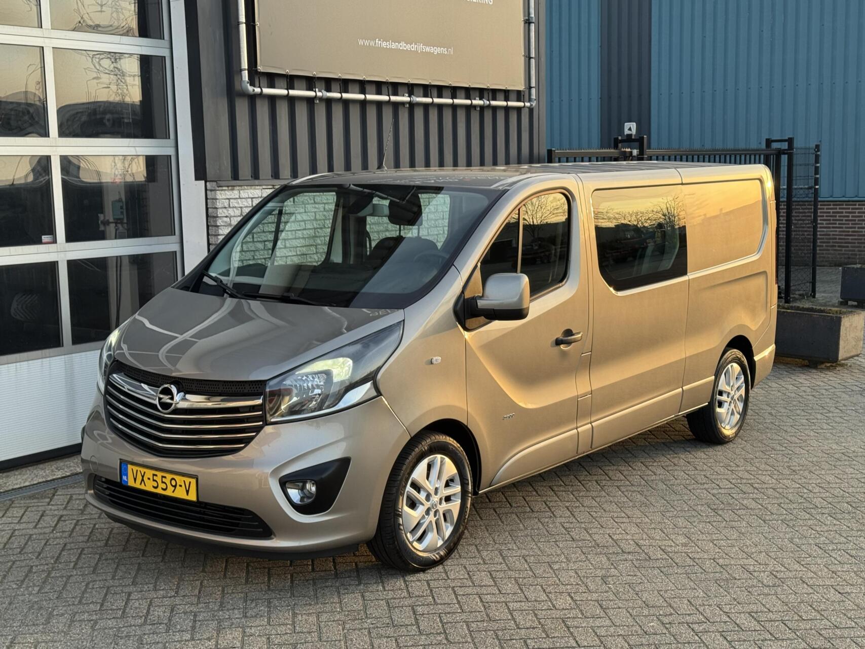Foto van Opel Vivaro-b
