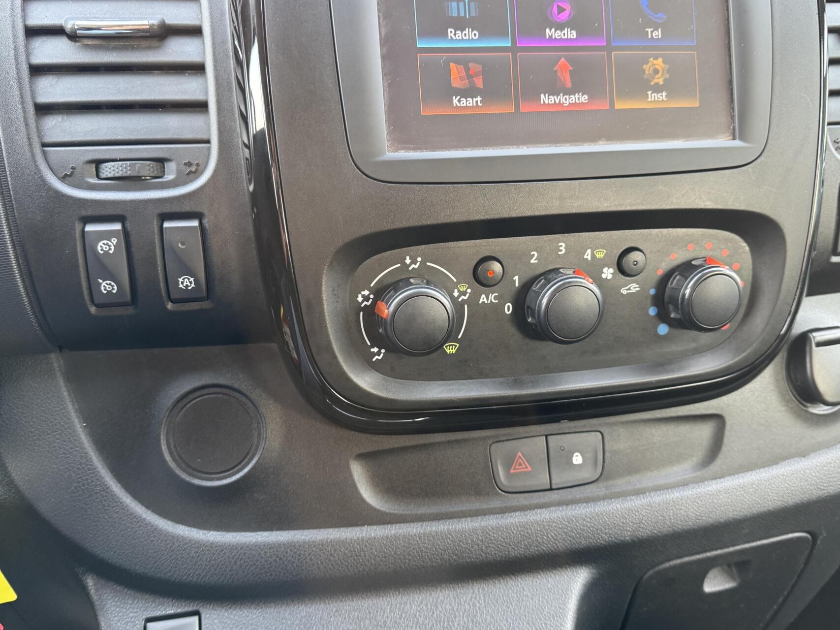 Foto van Opel Vivaro-b