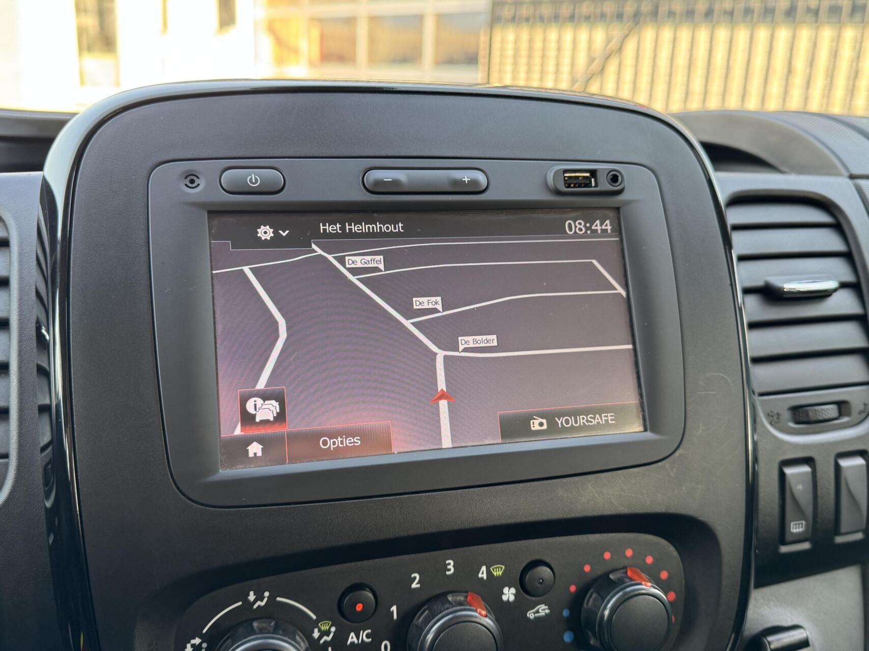 Foto van Opel Vivaro-b