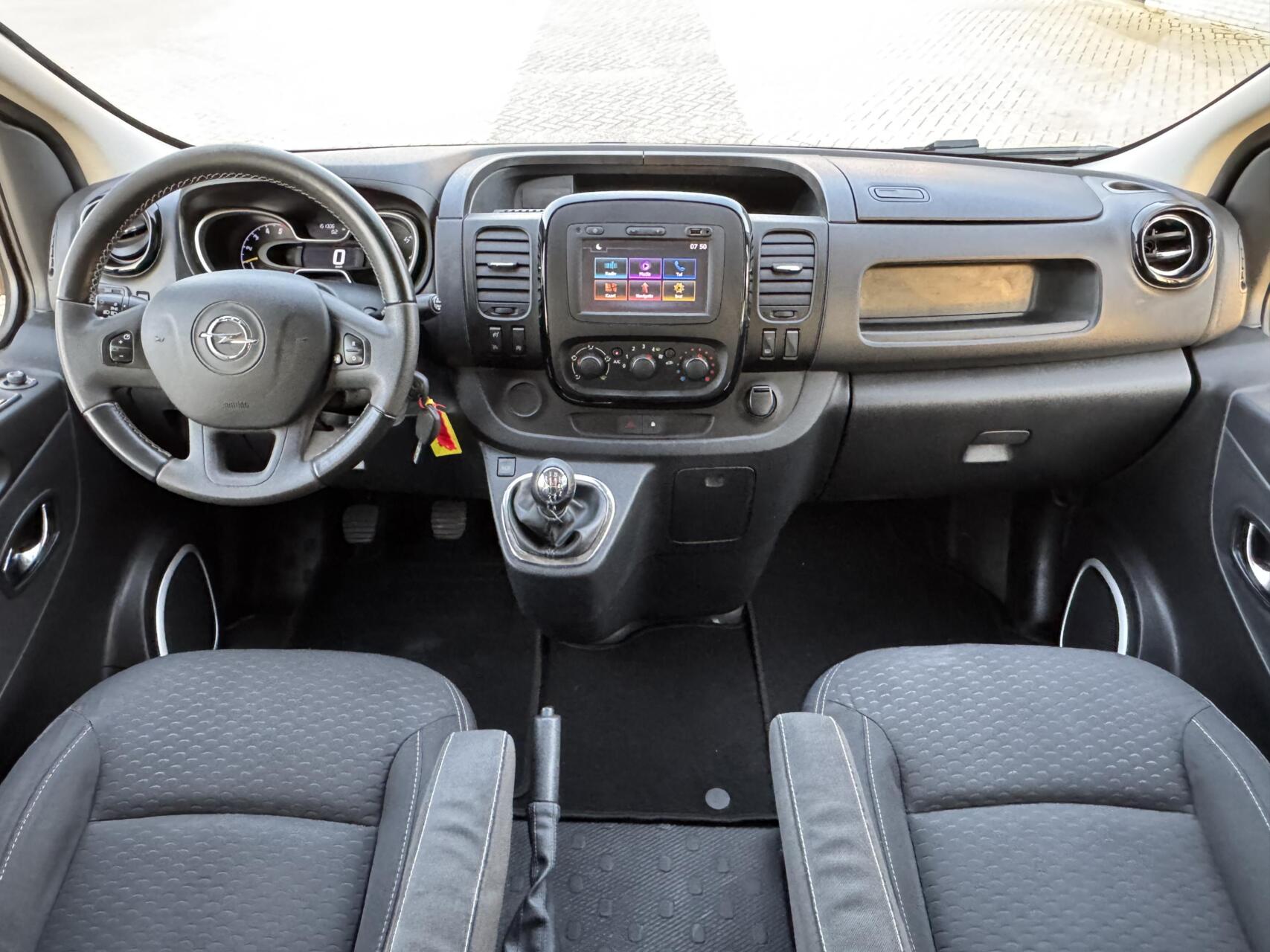 Foto van Opel Vivaro-b