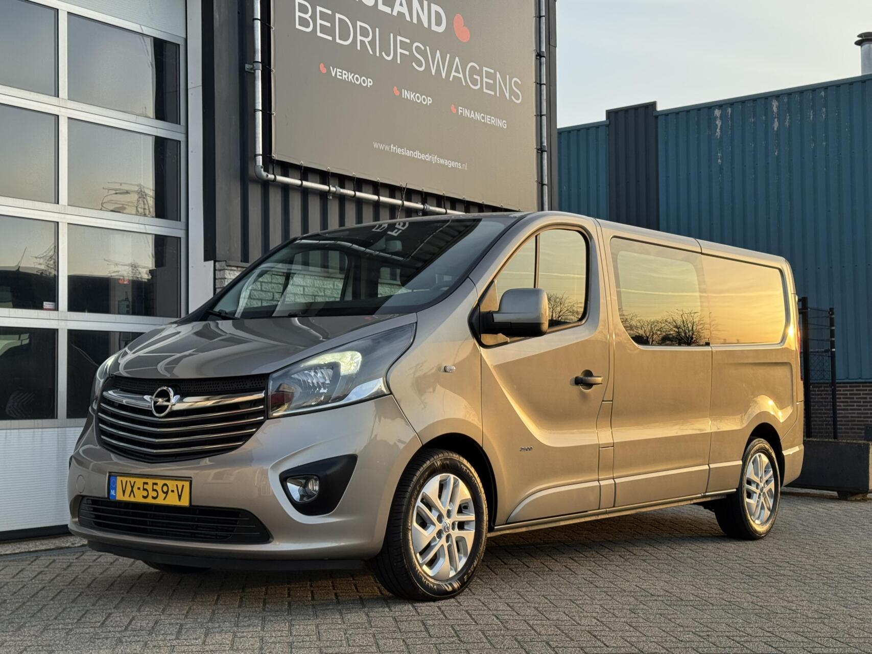Foto van Opel Vivaro-b