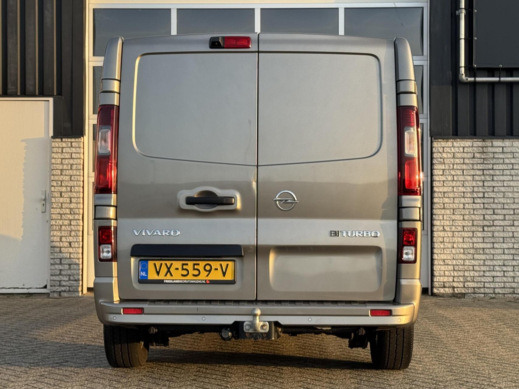 Foto van Opel Vivaro-b