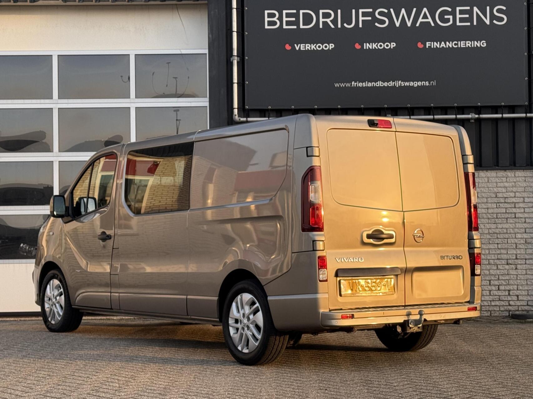 Foto van Opel Vivaro-b