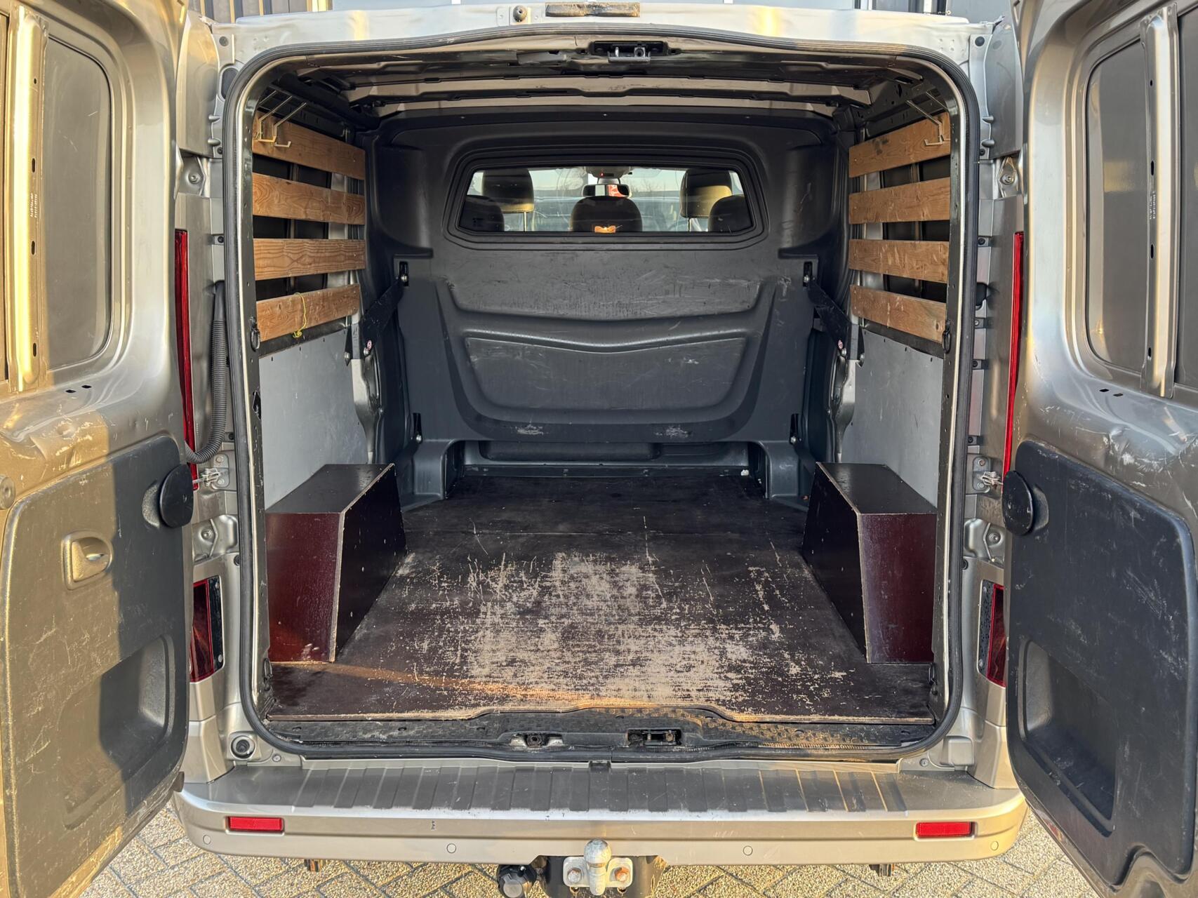 Foto van Opel Vivaro-b