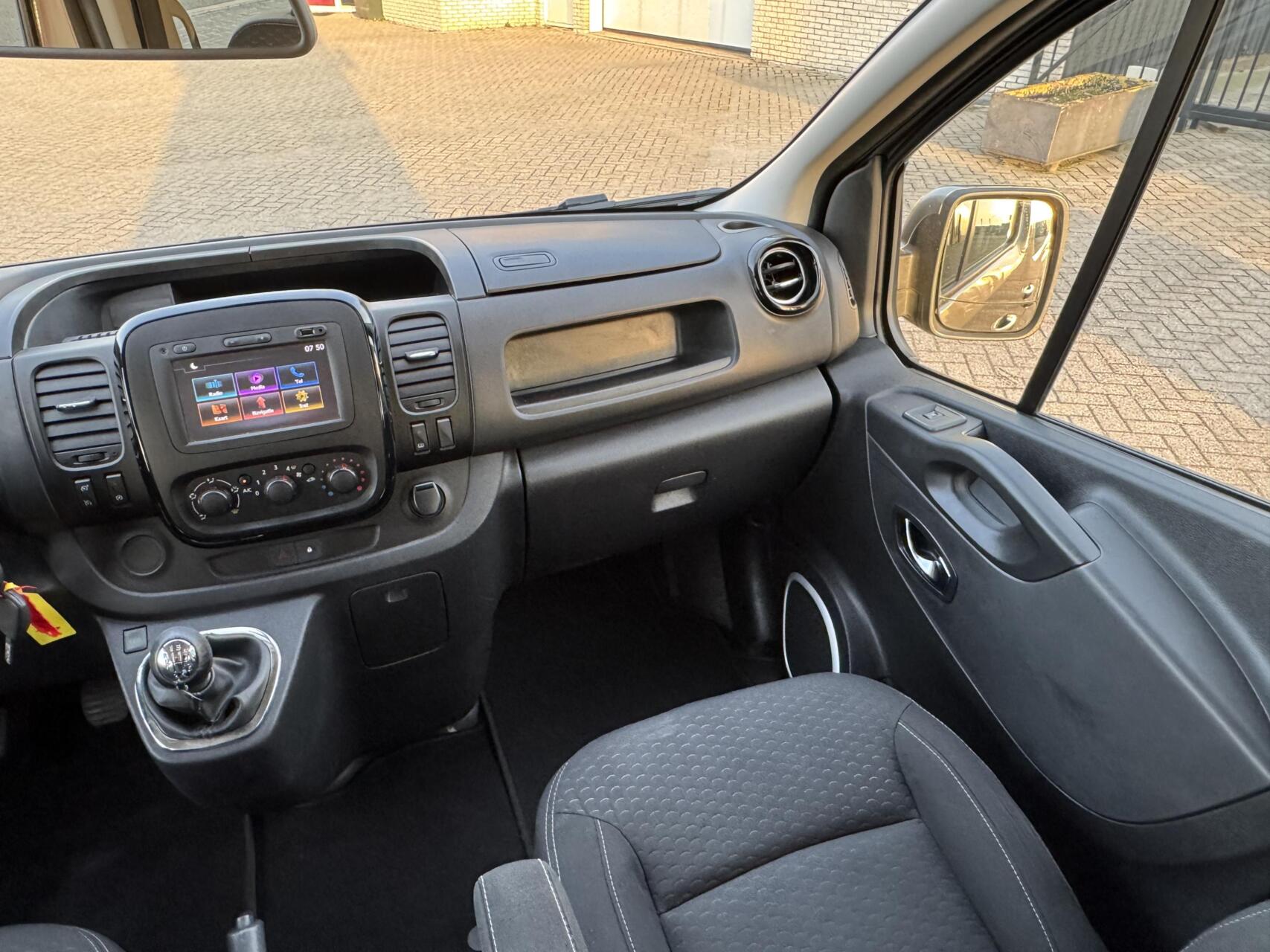 Foto van Opel Vivaro-b