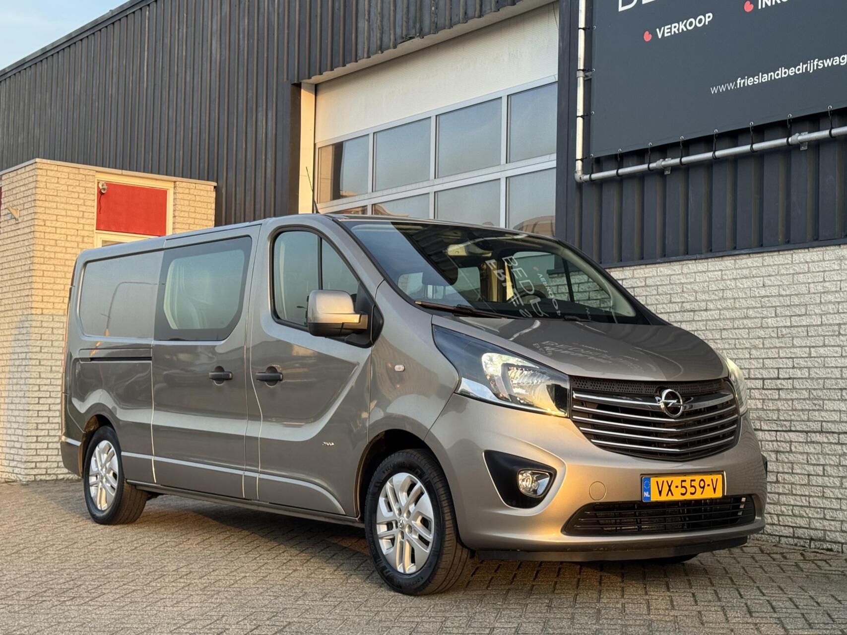 Foto van Opel Vivaro-b