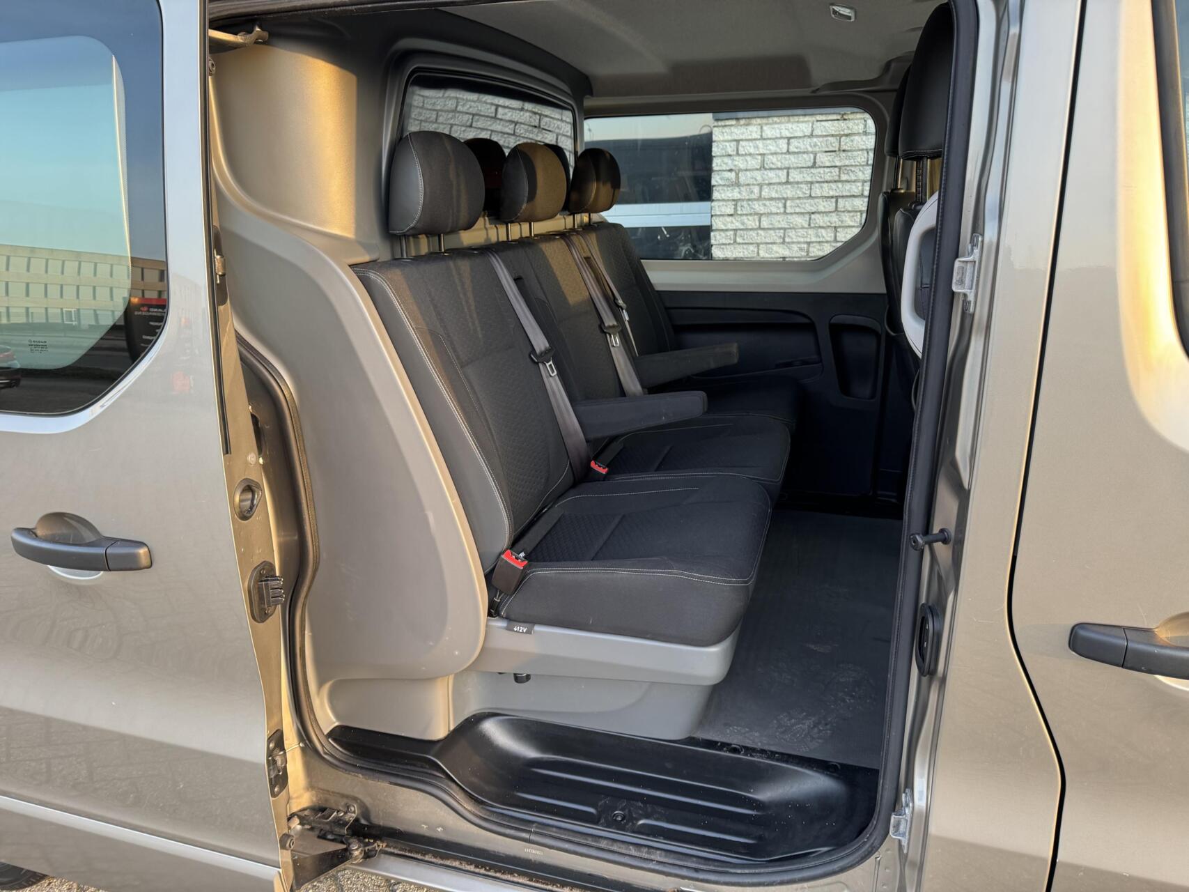 Foto van Opel Vivaro-b