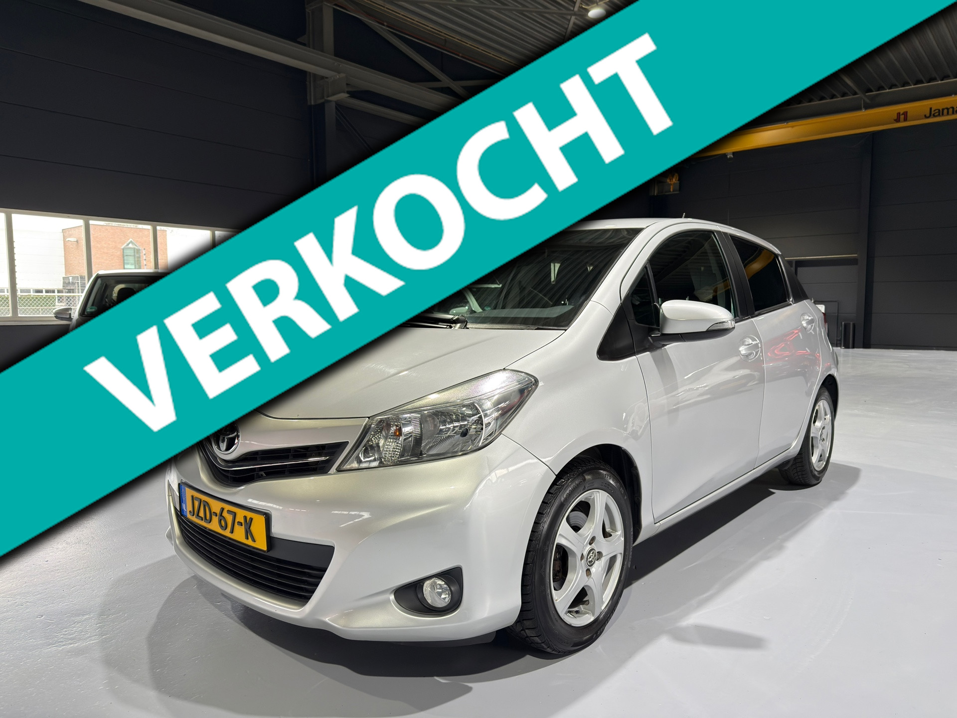 Toyota Toyota Yaris 1.3 VVT-i Aspiration 1ste eignr |Dealeronderhdn 2013 - voorkant
