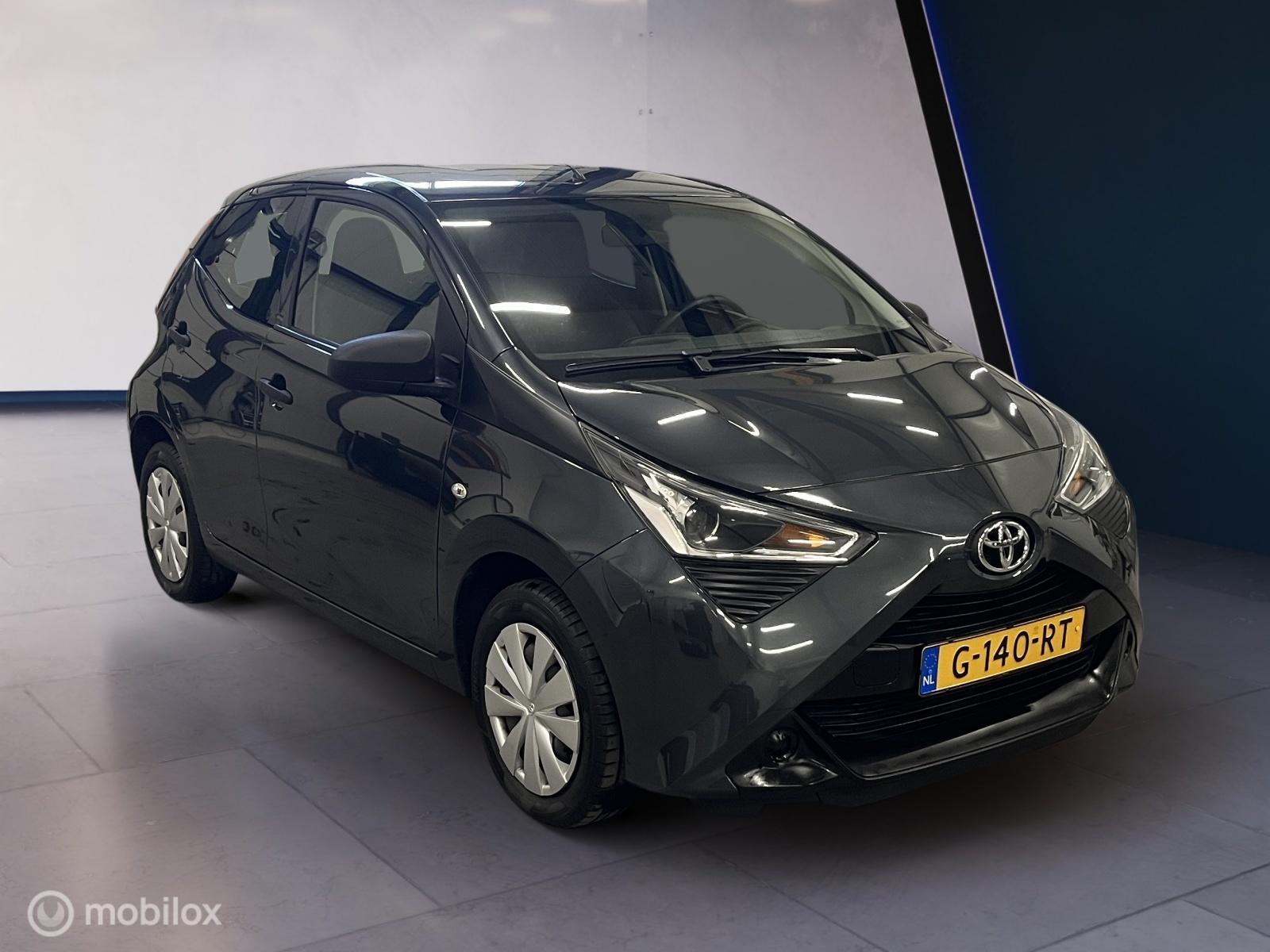 Toyota Toyota Aygo 1.0 VVT-i x-fun ✓Airco✓5Deurs✓Bluetooth✓LED✓NAP 2019 - voorkant