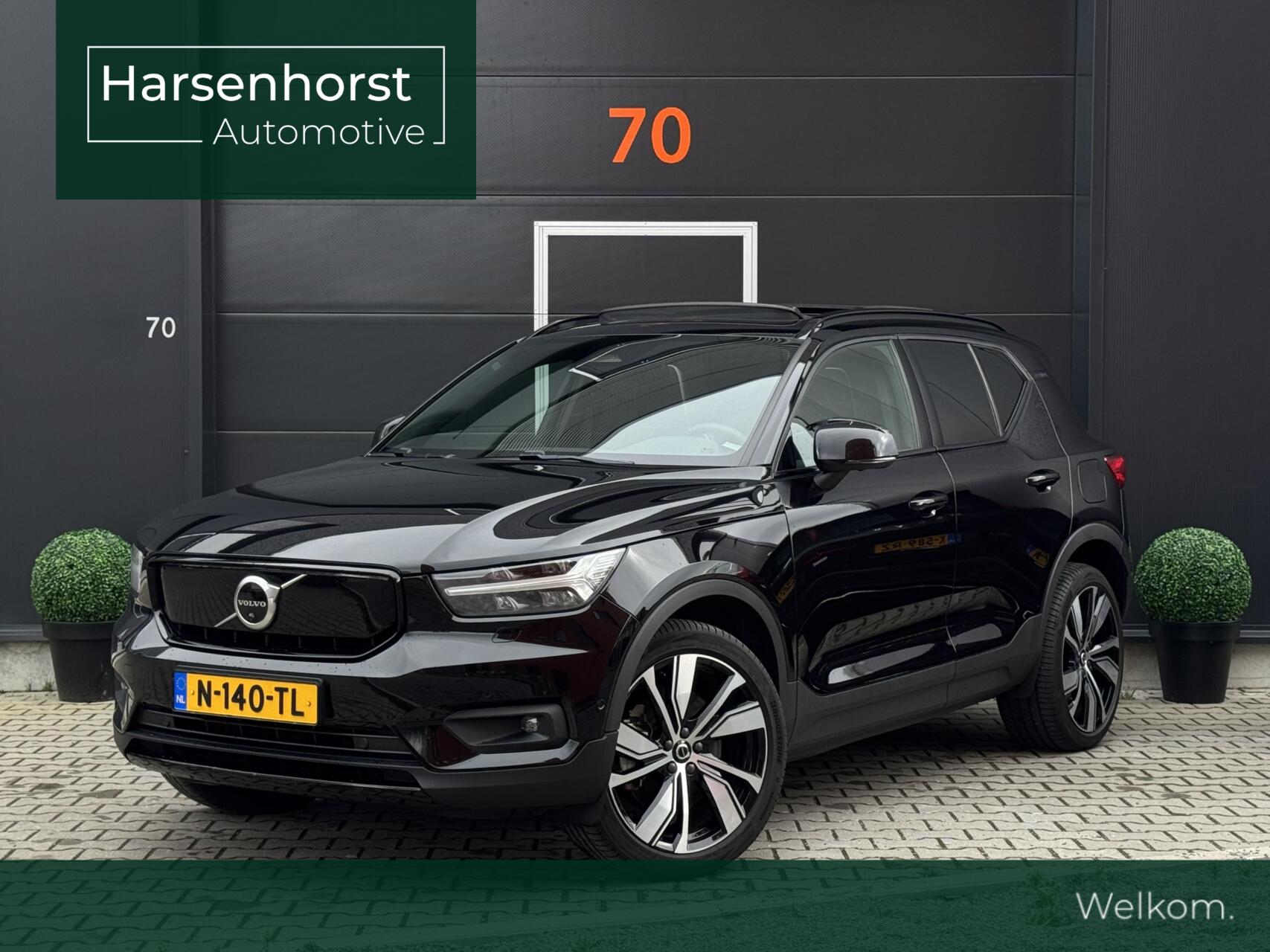 Volvo XC40 Recharge Twin Pro | Panoramadak | Adaptieve Cruise | BLIS | 360 graden camera | Standkachel | Harman/Kardon | Elektrisch verstelbare stoel + geheugen | stoel en stuurverwarming | Warmtepomp 2021 - voorkant