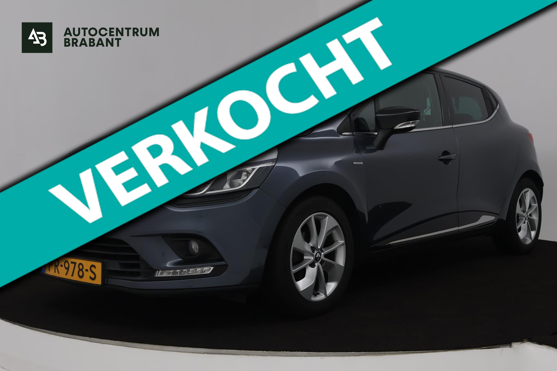 Renault Clio 0.9 TCe Limited (PARKEERSENSOREN, CRUISE CONTROL, NAVIGATIE, BLUETOOTH, AIRCO) 2017 - voorkant