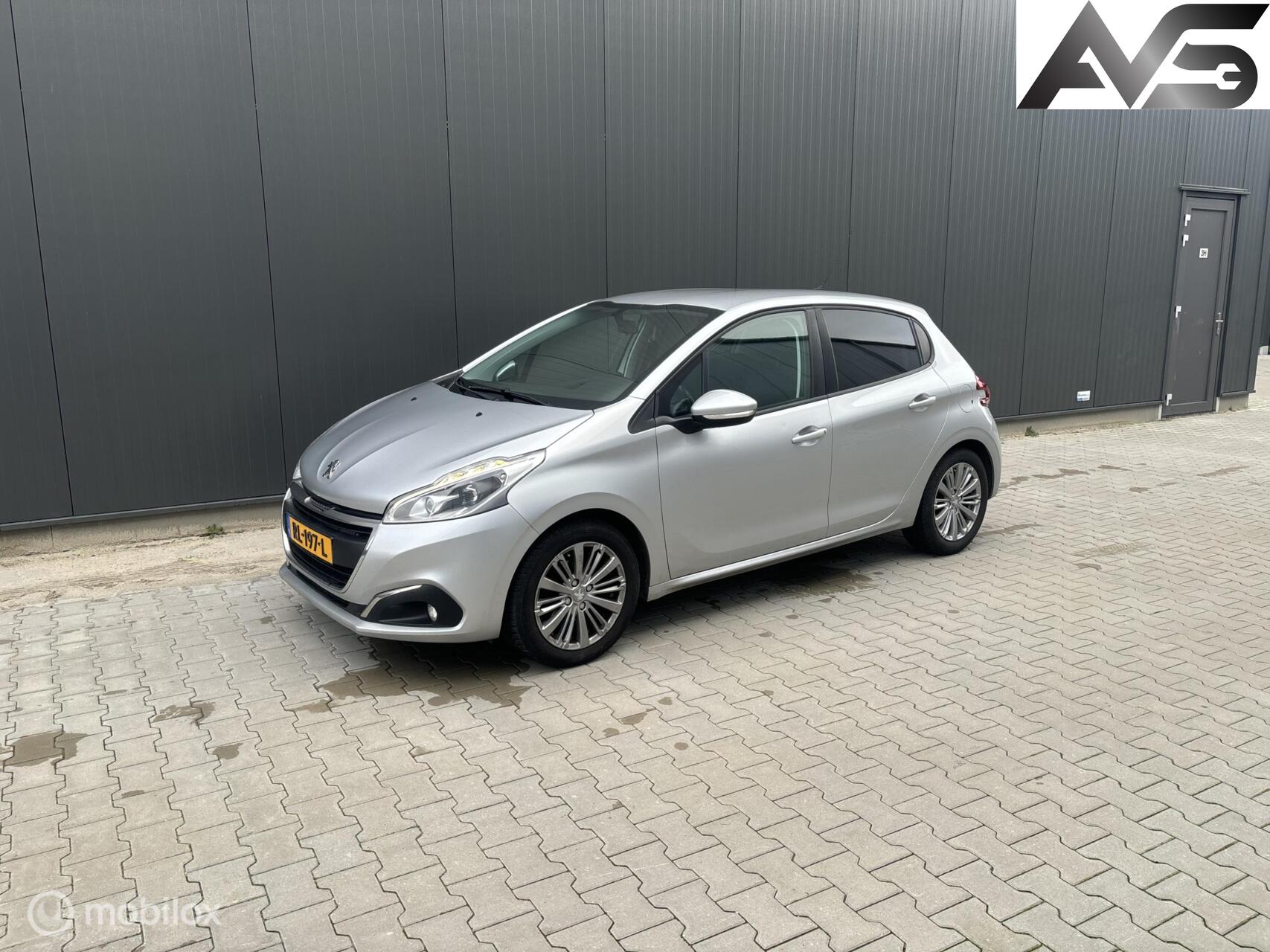 Peugeot 208 1.2 PureTech Allure|LMV|Parkeersensoren|NAVI 2017 - voorkant